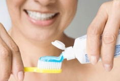 dung suc mieng sau khi chai rang 01