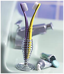 tieu-su-ban-chai-kem-danh-rang-01