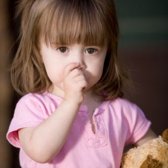 tre bo thoi quen mut ngon tay 01